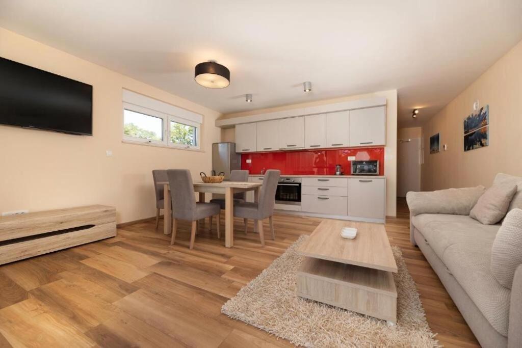 Apartments Marina Malinska Εξωτερικό φωτογραφία