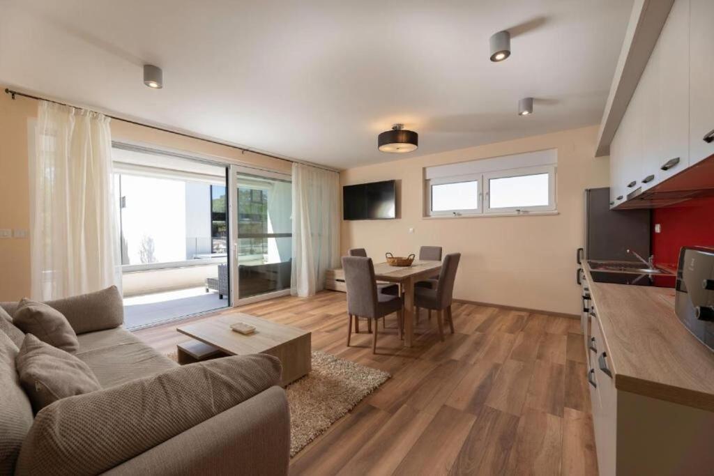 Apartments Marina Malinska Εξωτερικό φωτογραφία